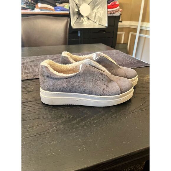 J/Slides Gray Metallic Leather & Fur Lined Slip On Sneakers sz 9 EUC - Picture 1 of 9